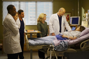 GREY'S ANATOMY - "Mama Tried" - Callie and Arizona are at odds over Sofia's future, and Stephanie questions the status of her relationship with Kyle. Meanwhile, Alex and April work on a pregnant teen that is readmitted to Grey Sloan Memorial, on "Grey's Anatomy," THURSDAY, MAY 5 (8:00-9:00 p.m. EDT), on the ABC Television Network. (ABC/Richard Cartwright)
JASON GEORGE, SARAH DREW, JUSTIN CHAMBERS, REBECCA MCFARLAND, STEPHEN MENDEL, MORGAN LILY